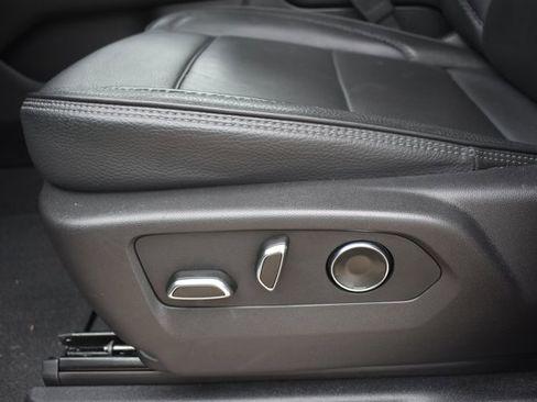 Used 2025 GMC Yukon Denali RWD image 14