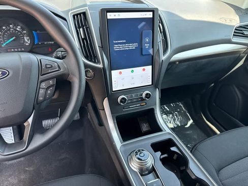 Used 2024 Ford Edge SE image 25