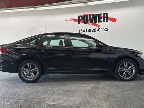 Used 2024 Volkswagen Jetta SE FWD image 2