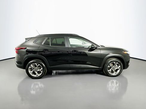 Used 2025 Chevrolet Trax LT w/ LT Convenience Package FWD image 10
