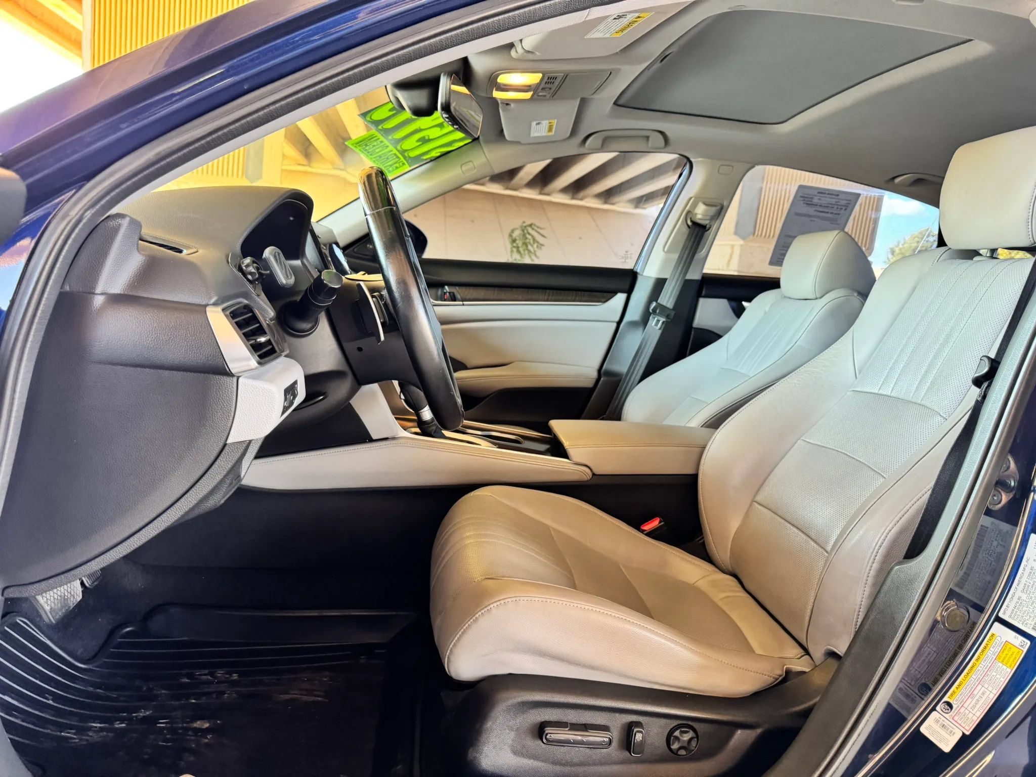 Used 2018 Honda Accord Touring image 11