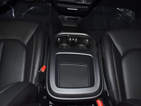 New 2026 Chrysler Pacifica Select AWD/4WD image 19
