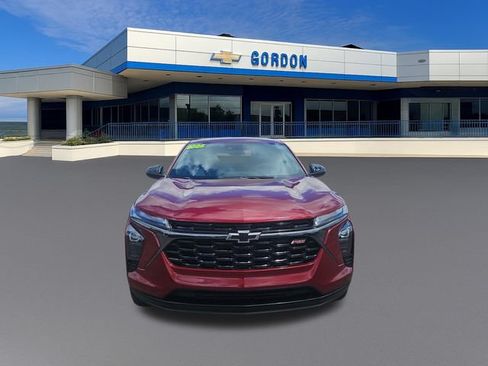 Used 2025 Chevrolet Trax RS FWD image 8