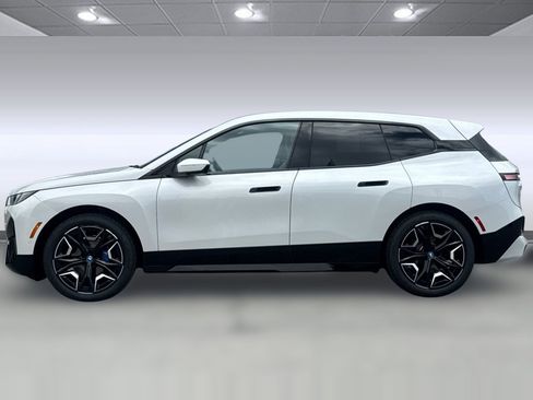 Used 2024 BMW iX xDrive50 w/ Sport Package AWD/4WD image 2