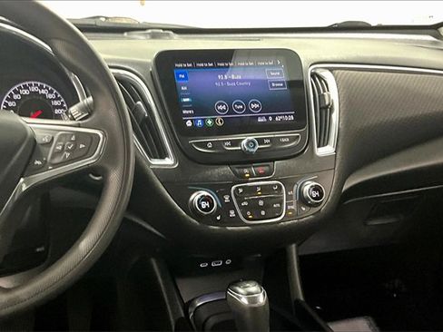 Used 2020 Chevrolet Malibu LT image 9