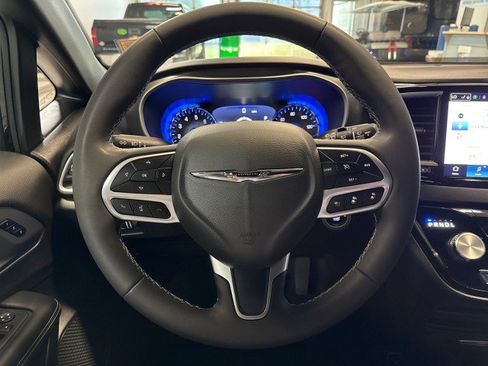 Used 2026 Chrysler Pacifica Select FWD image 18