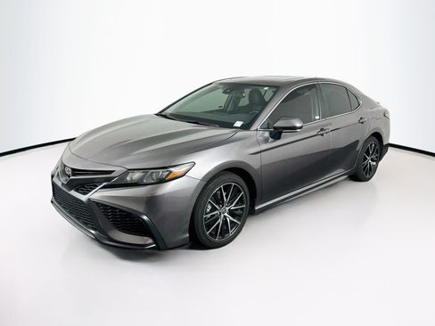 Used 2024 Toyota Camry SE w/ Convenience Package FWD image 3