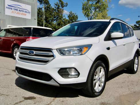 Used 2018 Ford Escape SE image 1