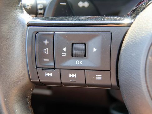 Used 2024 Nissan Rogue SL FWD image 12