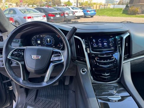 Used 2019 Cadillac Escalade ESV Platinum AWD/4WD image 39
