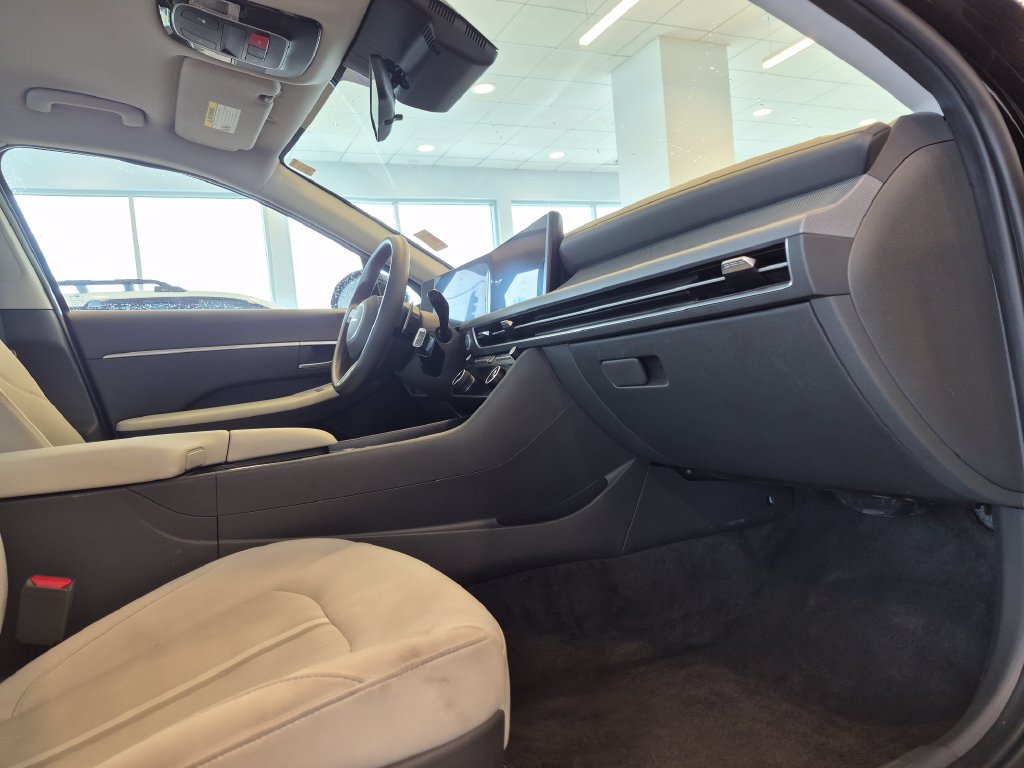 Used 2025 Hyundai Sonata SEL FWD image 23