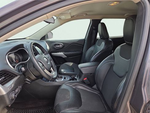 Used 2018 Jeep Cherokee Latitude Plus w/ Comfort/Convenience Group FWD image 13