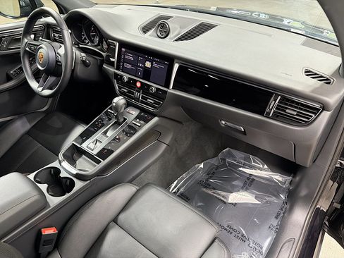 Certified 2026 Porsche Macan AWD/4WD image 15