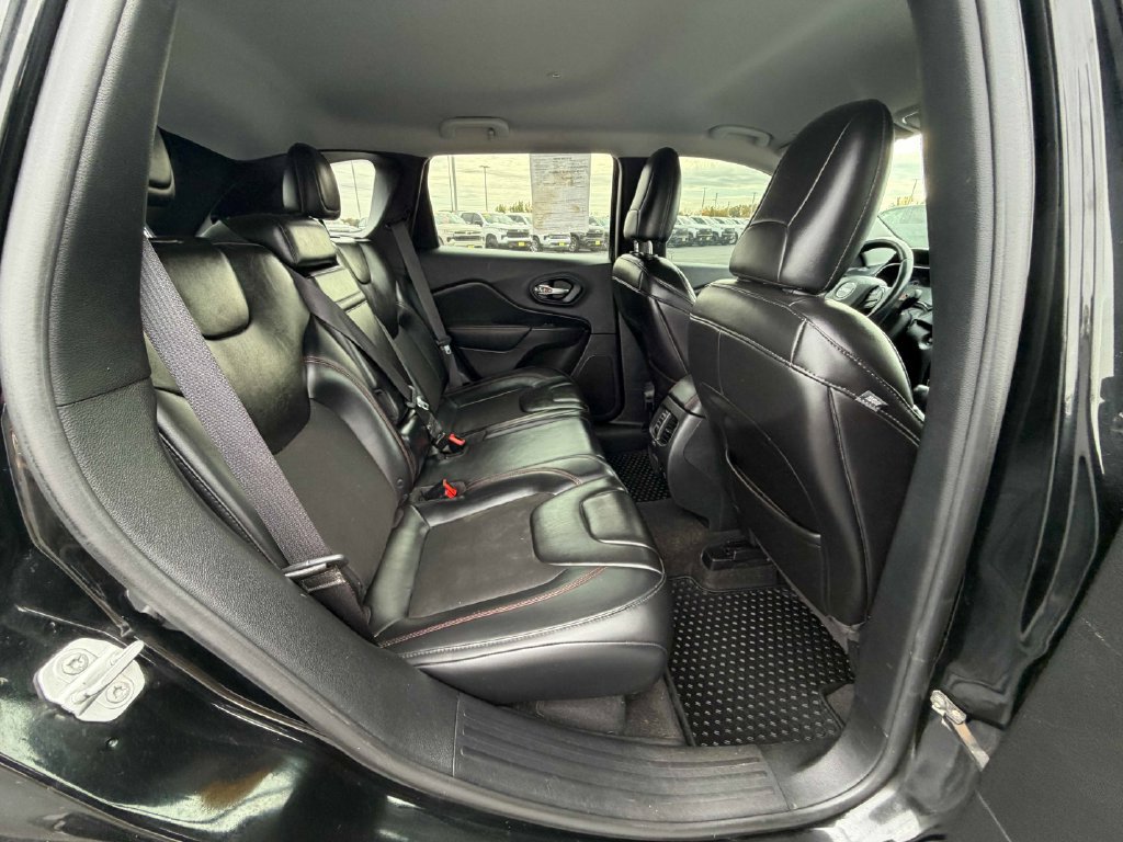 Used 2019 Jeep Cherokee Trailhawk w/ Cold Weather Group AWD/4WD image 24