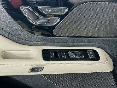New 2026 Lincoln Aviator 2WD image 18