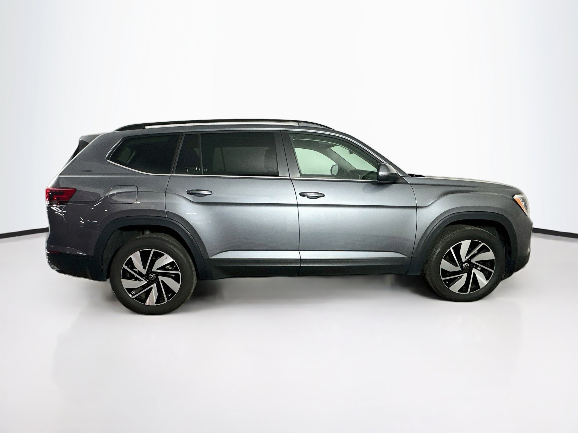 Used 2025 Volkswagen Atlas SE AWD/4WD image 10
