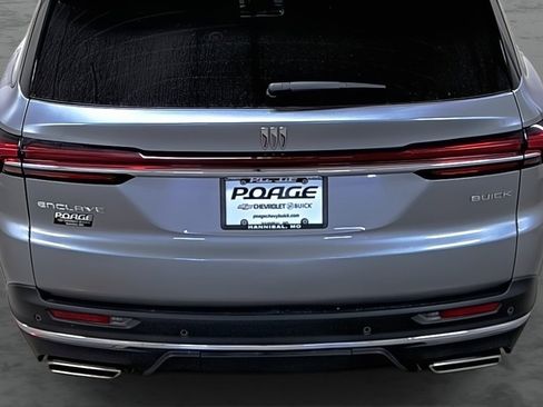 Used 2025 Buick Enclave Preferred image 11