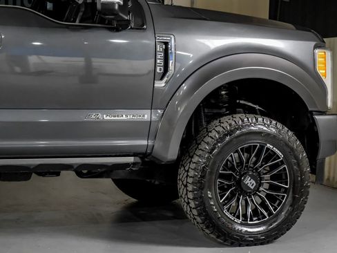 Used 2017 Ford F250 Platinum w/ Platinum Ultimate Package AWD/4WD image 8