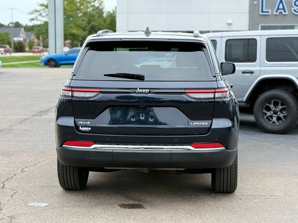Used 2023 Jeep Grand Cherokee Limited AWD/4WD image 39