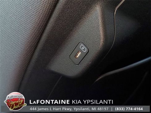 Certified 2025 Kia Niro LX image 30