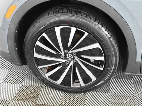 Certified 2023 Volkswagen ID.4 Pro S Plus AWD/4WD image 32