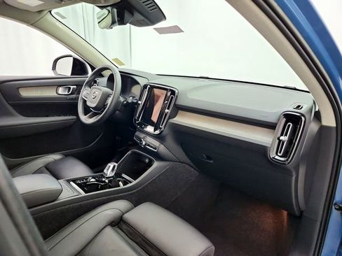 Used 2023 Volvo XC40 B5 Plus w/ Climate Package AWD/4WD image 17