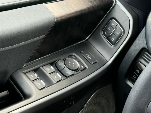 Used 2025 Ford F250 Lariat w/ Chrome Package image 34