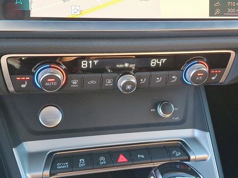 Used 2019 Audi Q3 2.0T Premium Plus w/ Premium Plus Package image 16