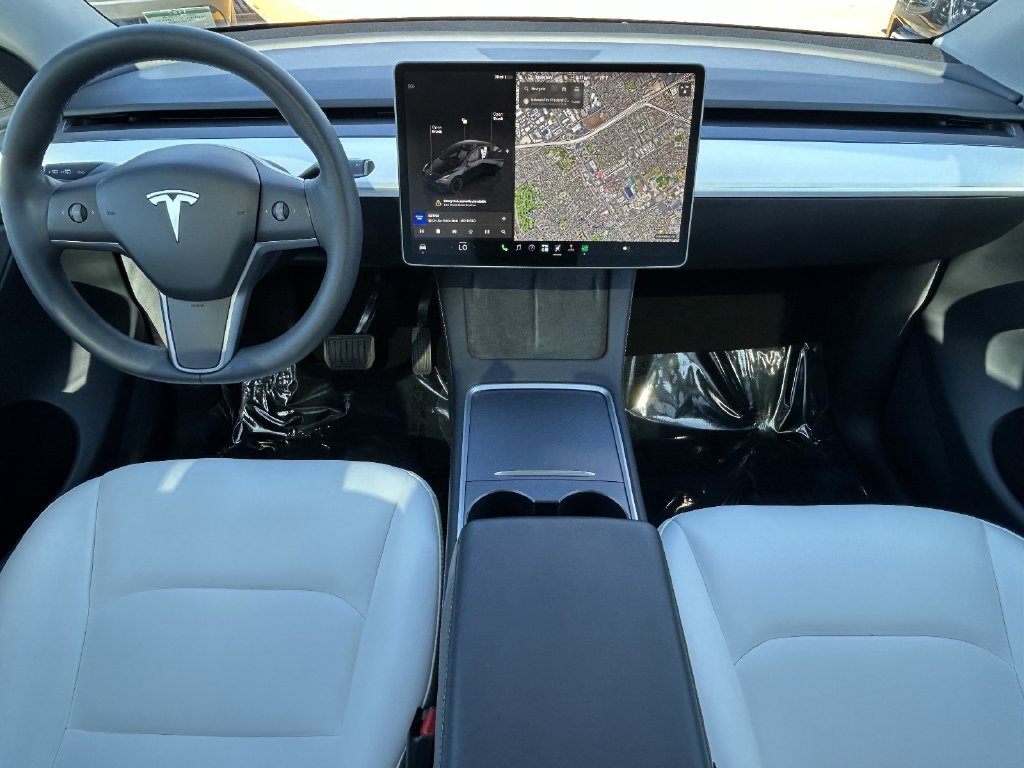 Used 2024 Tesla Model Y Long Range RWD image 16