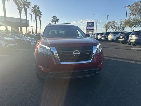 Used 2024 Nissan Pathfinder SV AWD/4WD image 2