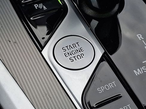 Used 2022 BMW X6 xDrive40i w/ M Sport Package image 24