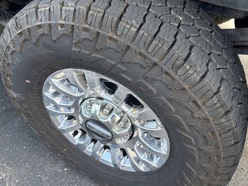 Used 2022 Ford F250 XLT w/ XLT Premium Package AWD/4WD image 9
