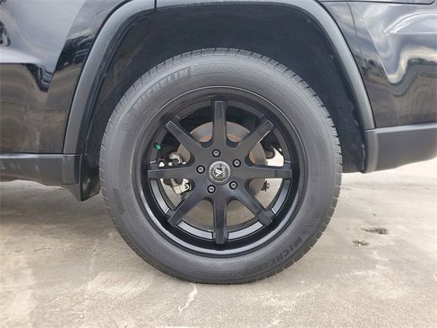 Used 2019 Jeep Grand Cherokee Limited w/ Luxury Group II image 8