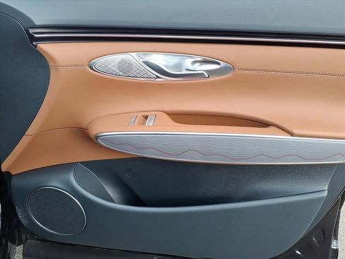 Used 2024 Genesis GV70 2.5T w/ Advanced Package image 8