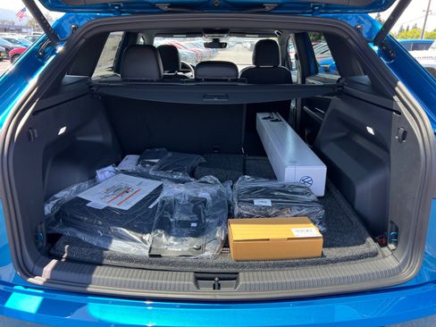 New 2024 Volkswagen Atlas Cross Sport SE image 17