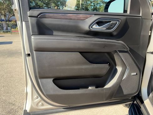 Used 2023 Chevrolet Suburban LT RWD image 19