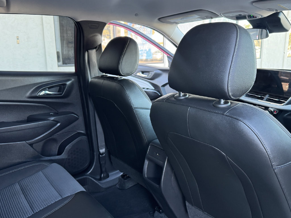 Used 2025 Chevrolet Trax LT FWD image 15