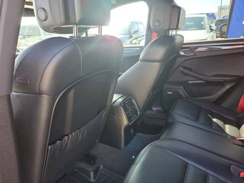 Used 2020 Porsche Macan S image 13