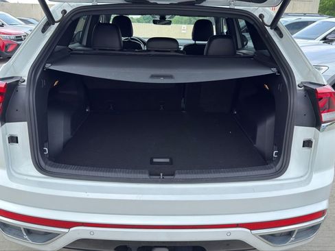 Used 2022 Volkswagen Atlas Cross Sport SEL R-Line AWD/4WD image 10