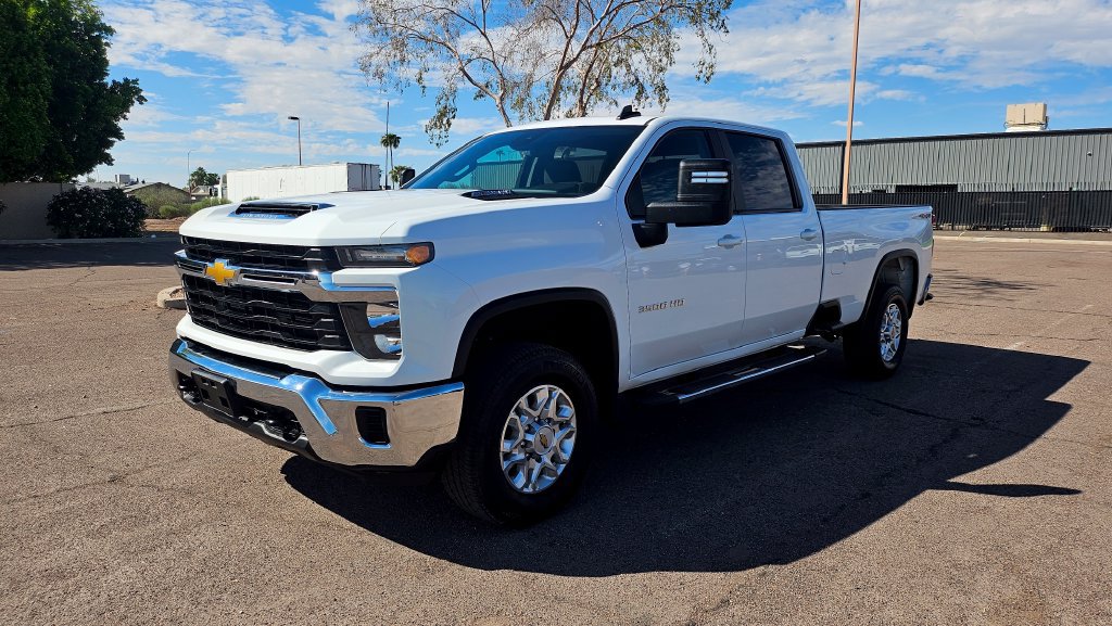 Used 2026 Chevrolet Silverado 3500 LT AWD/4WD image 4
