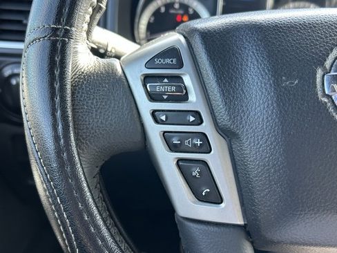 Used 2019 Nissan Titan SV w/ SV Convenience Package image 21