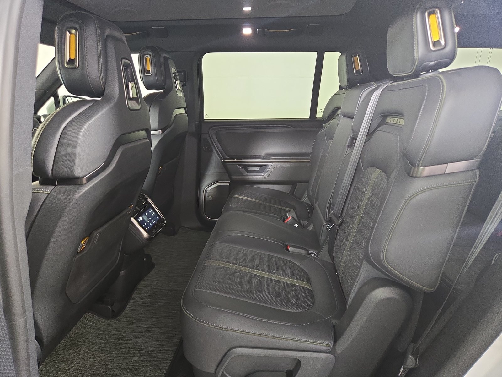 Used 2025 Rivian R1S Adventure Dual AWD/4WD image 21