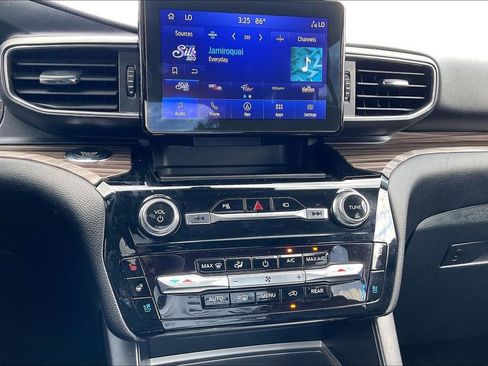 Certified 2022 Ford Explorer Limited RWD image 26
