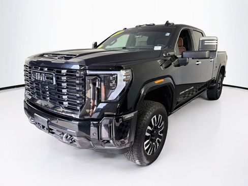 Used 2024 GMC Sierra 2500 Denali Ultimate w/ Max Trailering Package AWD/4WD image 3