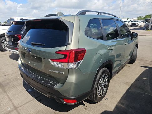 Used 2020 Subaru Forester Premium AWD/4WD image 6