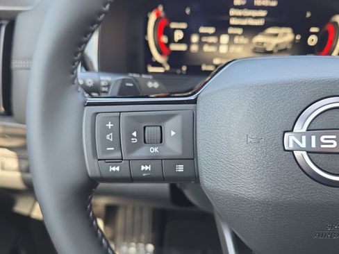 New 2026 Nissan Pathfinder Platinum FWD image 17