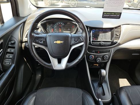 Used 2022 Chevrolet Trax LT w/ Driver Confidence Package AWD/4WD image 11