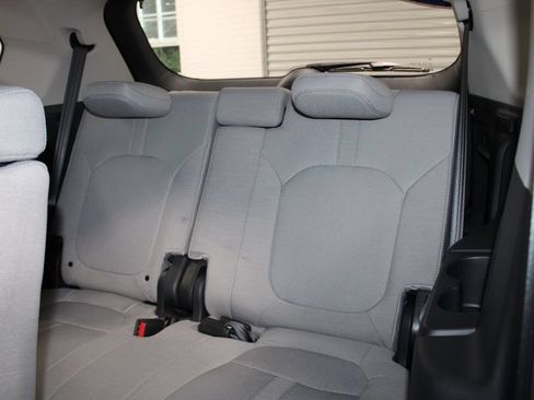 Used 2023 Honda Pilot LX image 24
