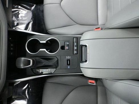 Used 2021 Toyota Highlander XLE image 36