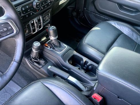 Used 2018 Jeep Wrangler Unlimited Sahara AWD/4WD image 19